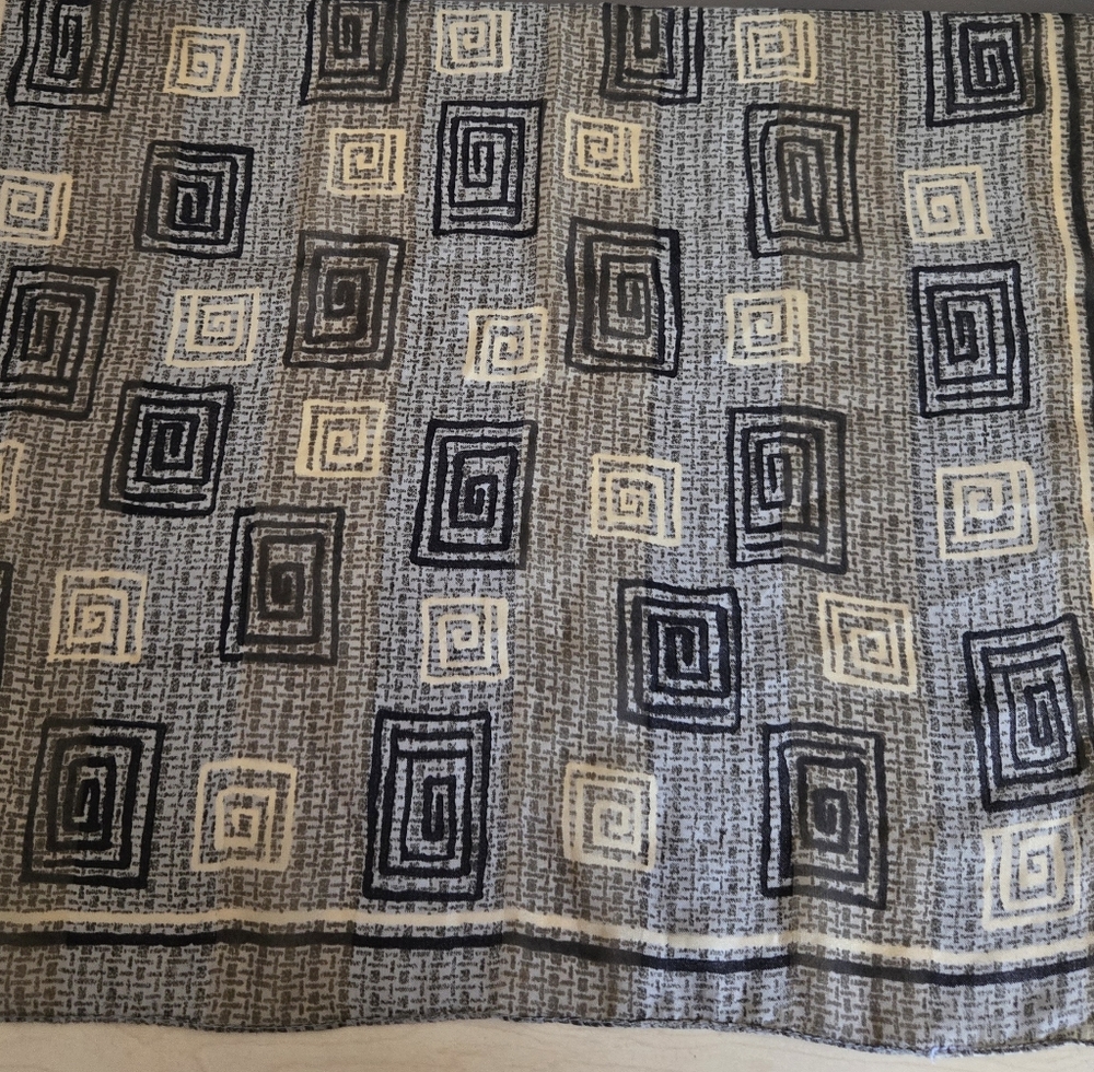 Geometric Pattern Sheer Scarf. - image 3